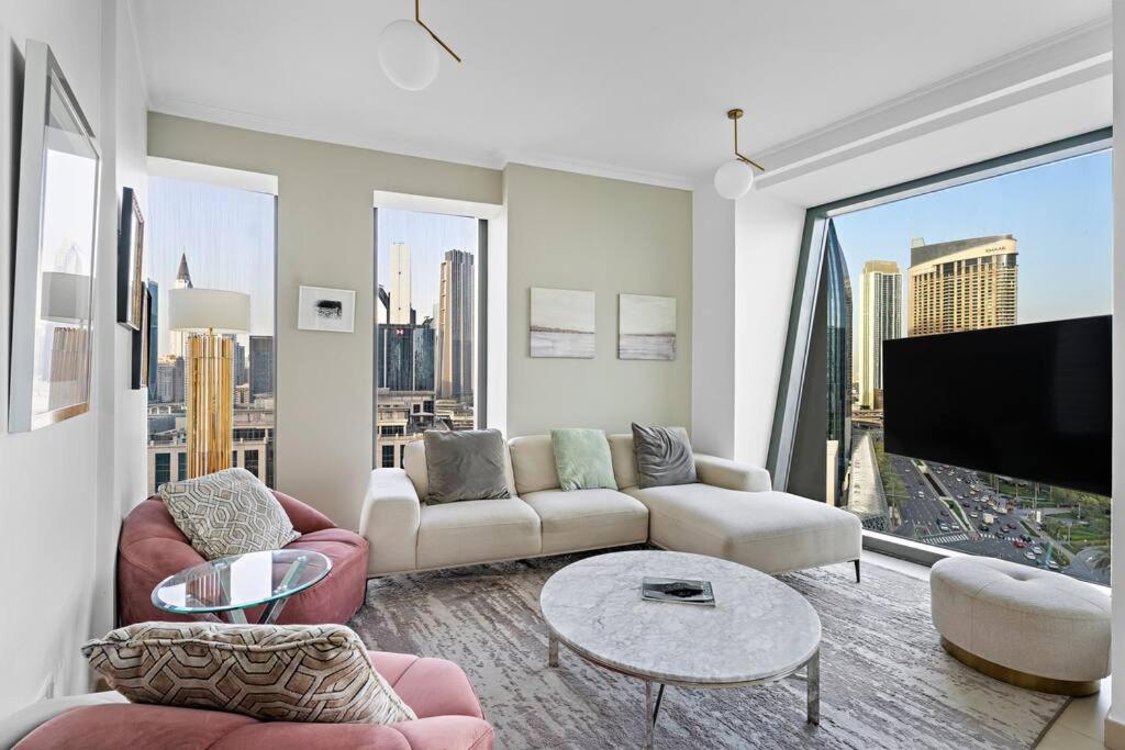 FIRST CLASS 3BR with Magical View of Burj Khalifa