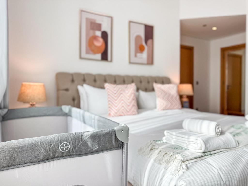 Palm Jumeirah, 2-BDR with direct beach access