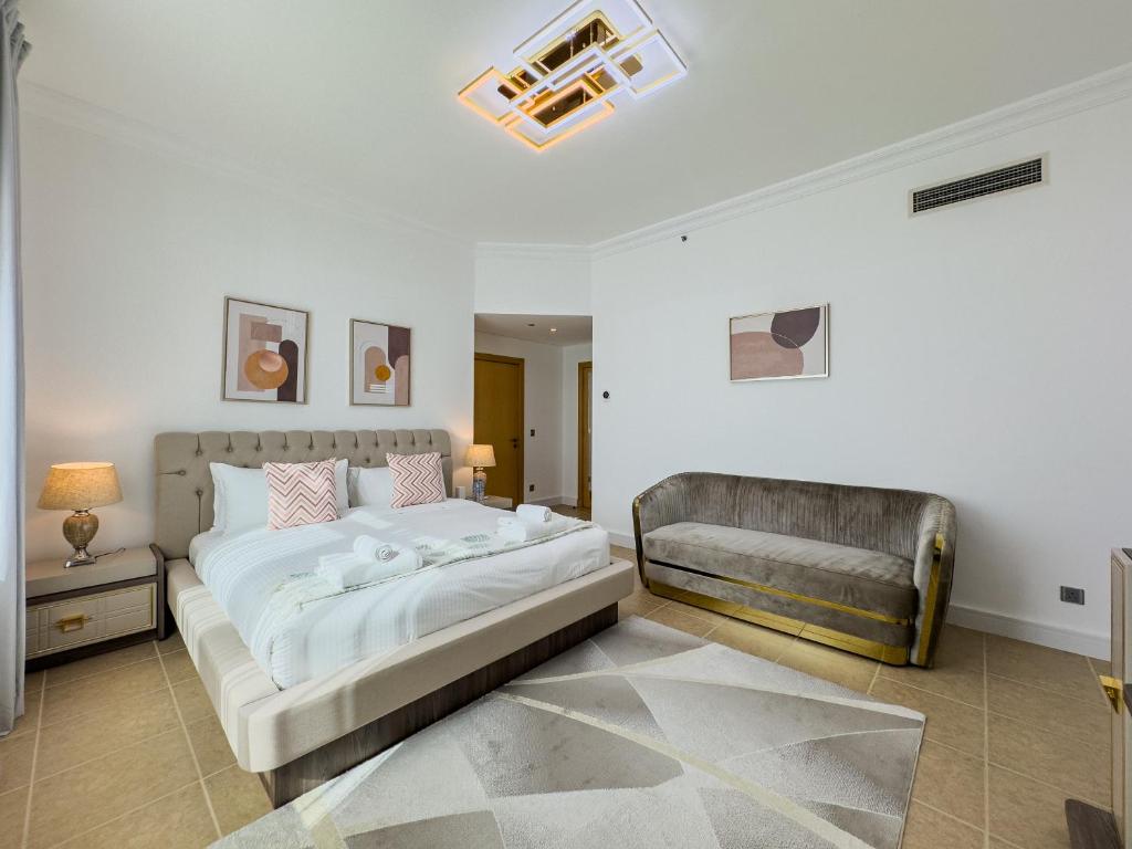 Palm Jumeirah, 2-BDR with direct beach access