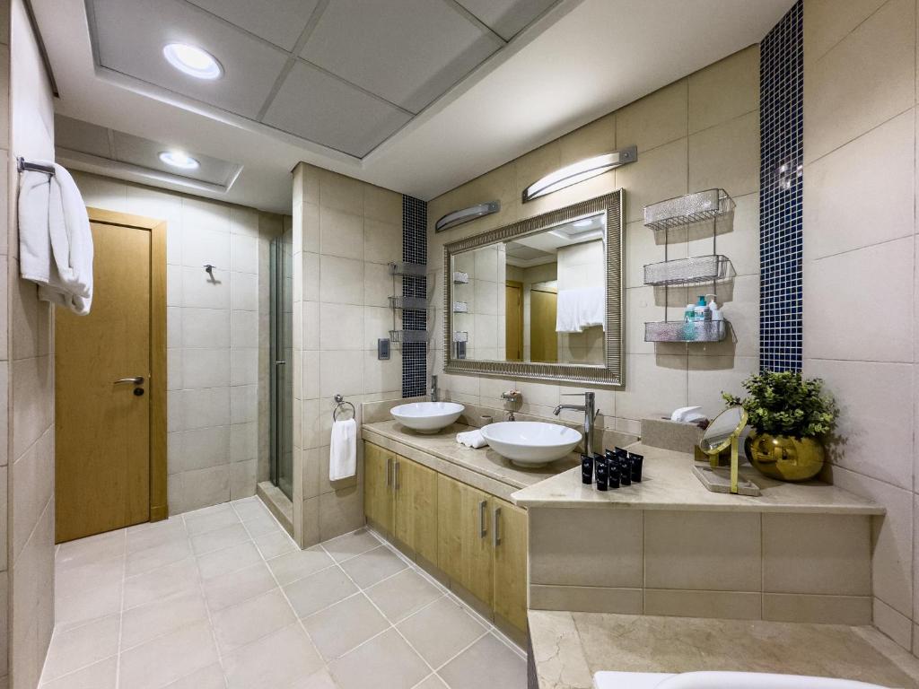 Palm Jumeirah, 2-BDR with direct beach access