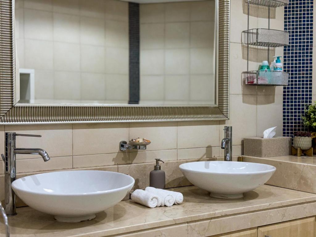 Palm Jumeirah, 2-BDR with direct beach access