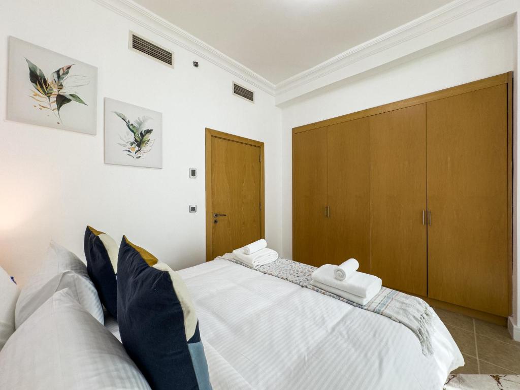 Palm Jumeirah, 2-BDR with direct beach access