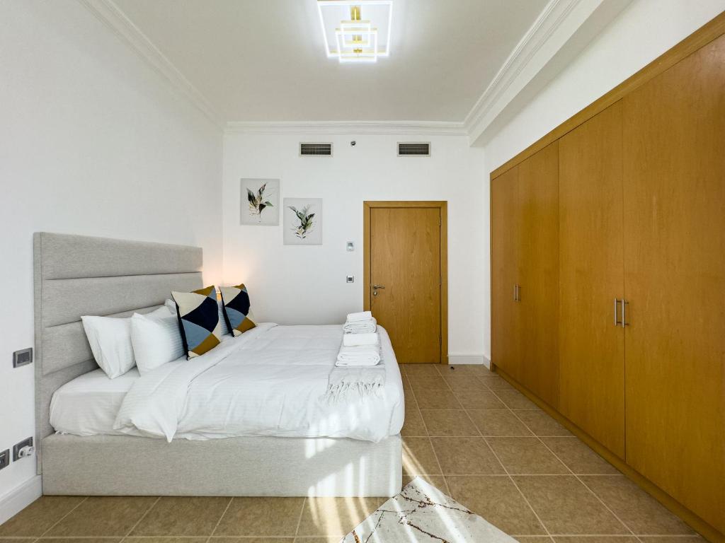 Palm Jumeirah, 2-BDR with direct beach access