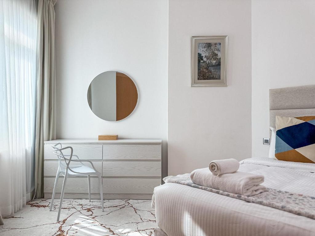 Palm Jumeirah, 2-BDR with direct beach access