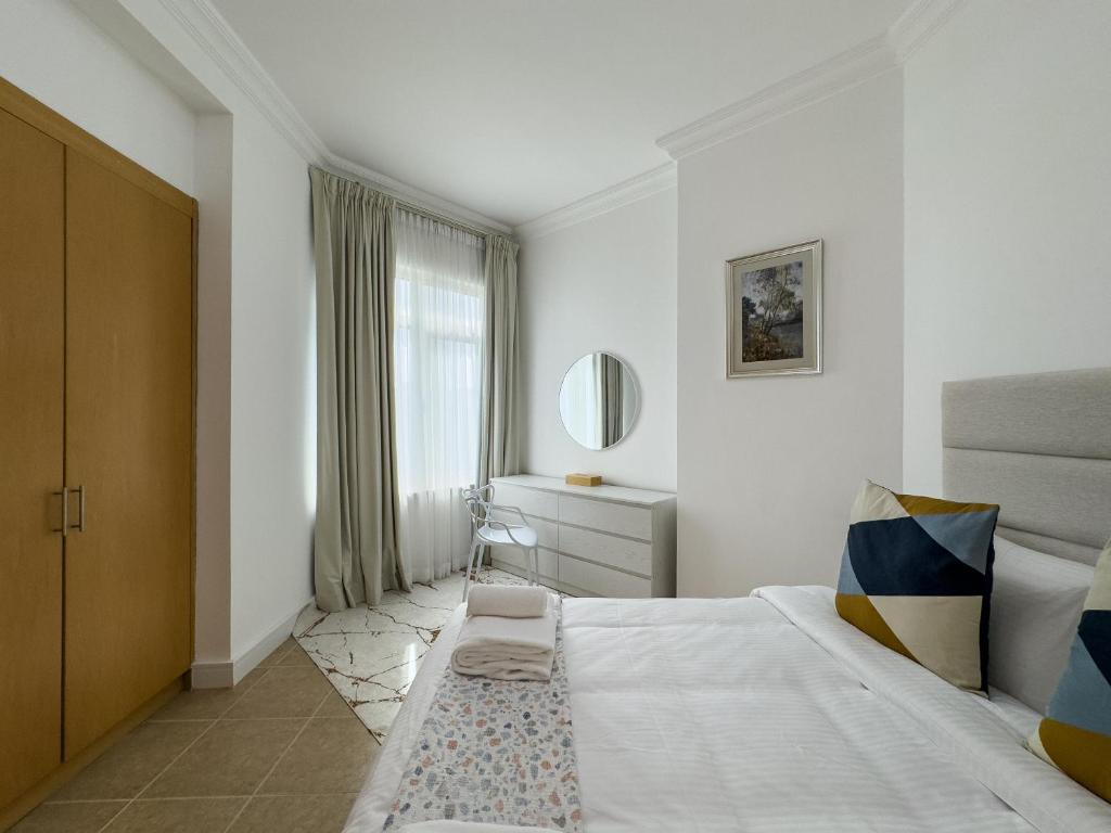 Palm Jumeirah, 2-BDR with direct beach access