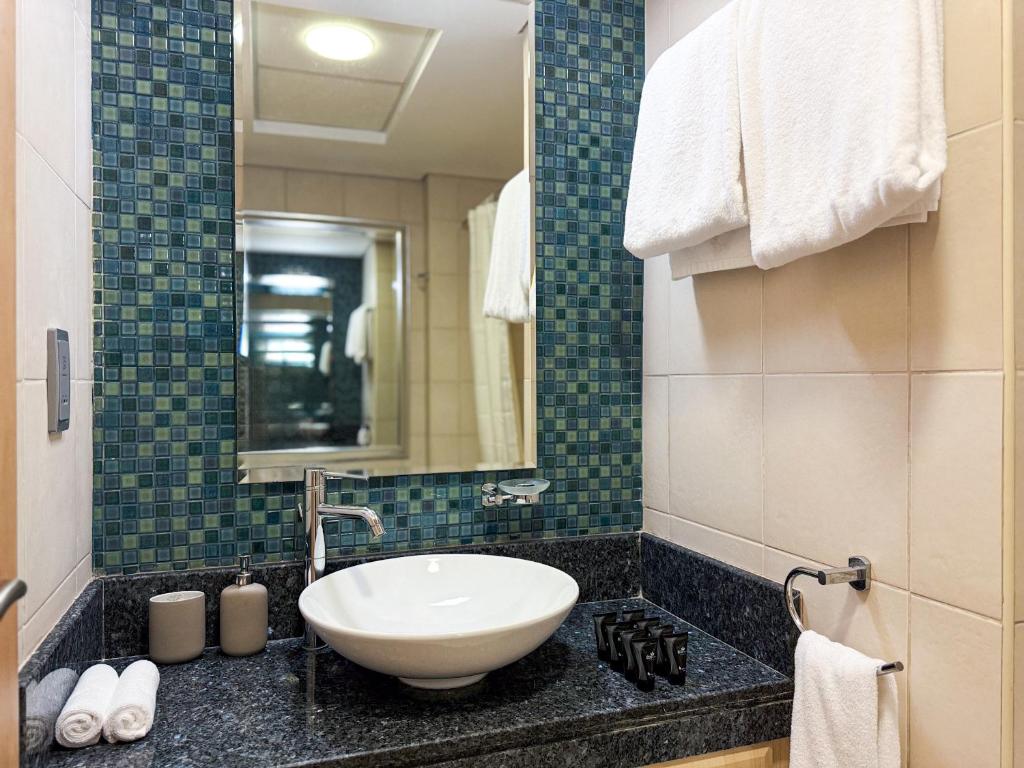 Palm Jumeirah, 2-BDR with direct beach access