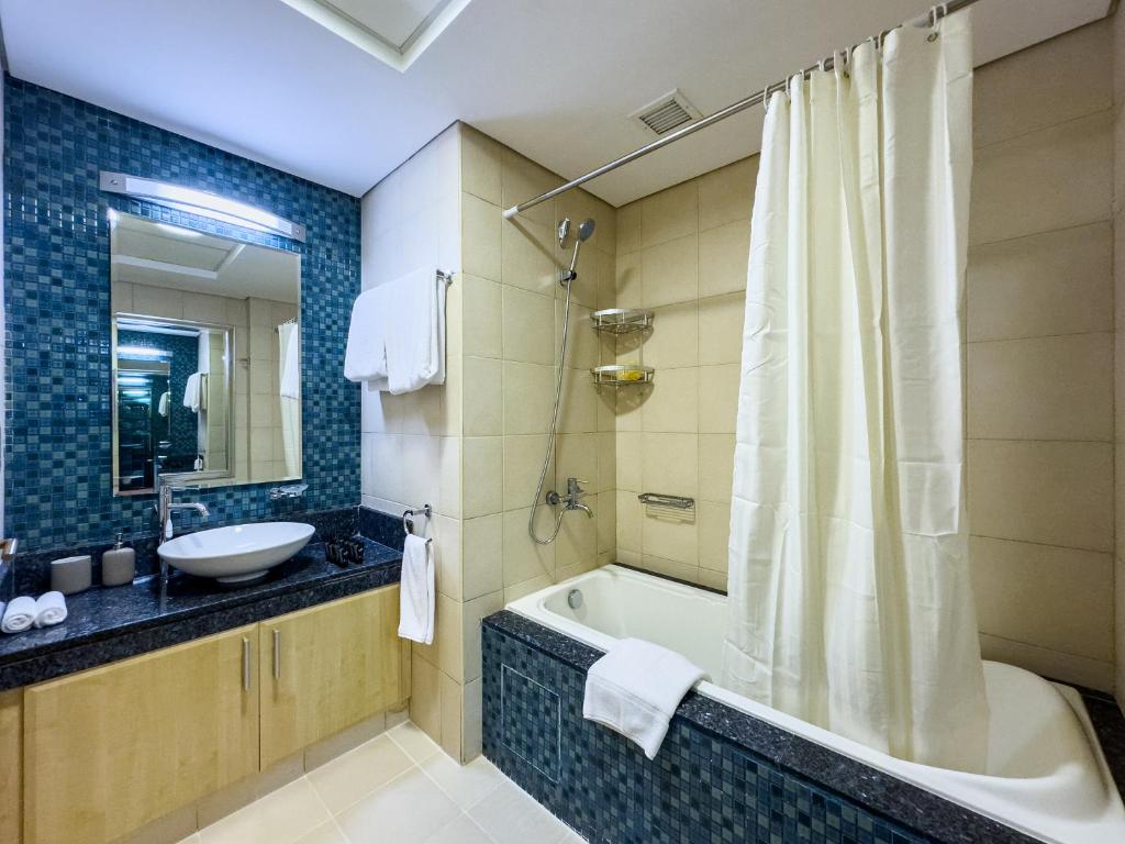 Palm Jumeirah, 2-BDR with direct beach access