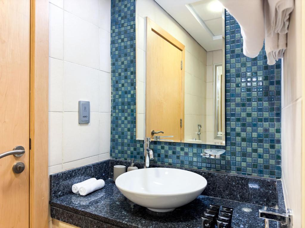 Palm Jumeirah, 2-BDR with direct beach access