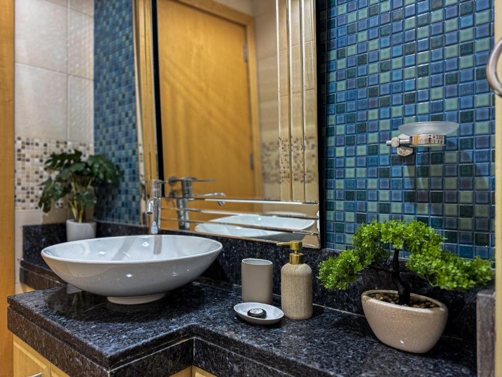 Palm Jumeirah, 2-BDR with direct beach access