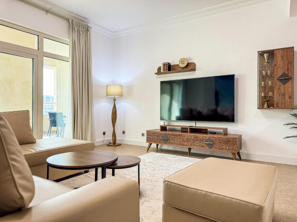 Palm Jumeirah, 2-BDR with direct beach access