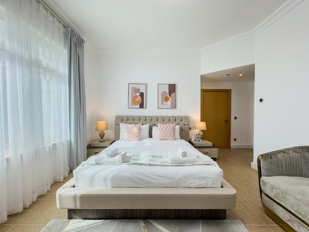 Palm Jumeirah, 2-BDR with direct beach access