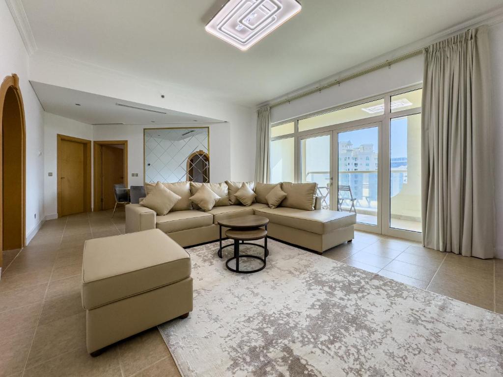 Palm Jumeirah, 2-BDR with direct beach access