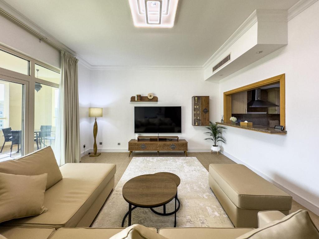 Palm Jumeirah, 2-BDR with direct beach access