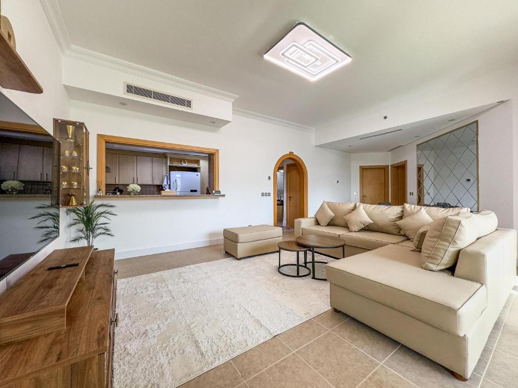 Palm Jumeirah, 2-BDR with direct beach access