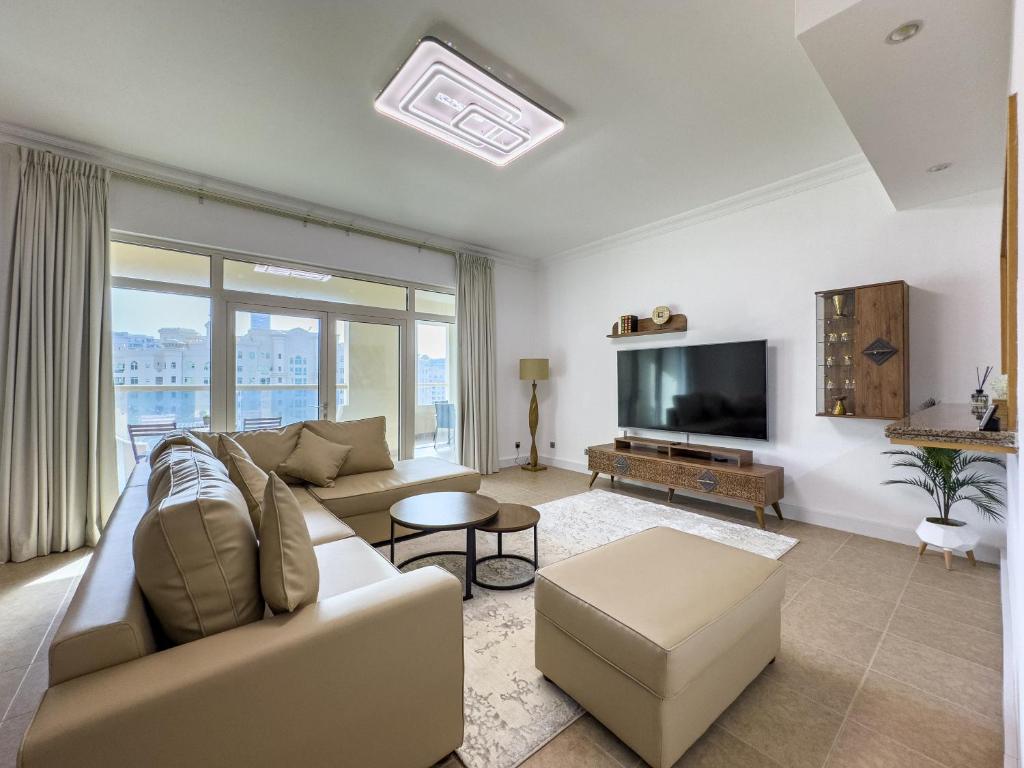 Palm Jumeirah, 2-BDR with direct beach access