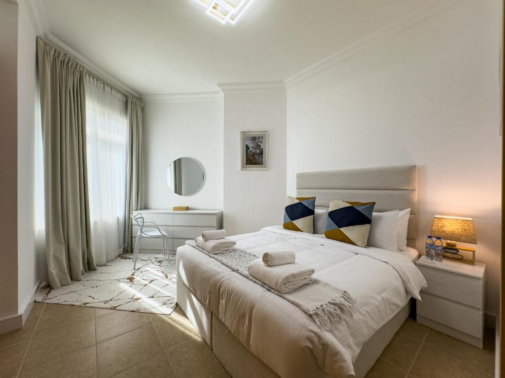 Palm Jumeirah, 2-BDR with direct beach access