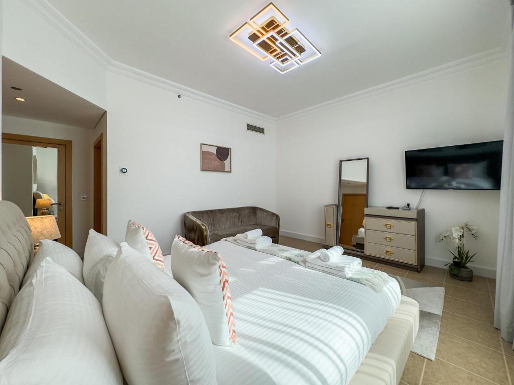 Palm Jumeirah, 2-BDR with direct beach access