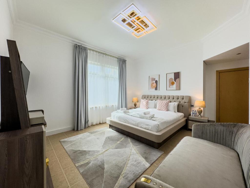 Palm Jumeirah, 2-BDR with direct beach access