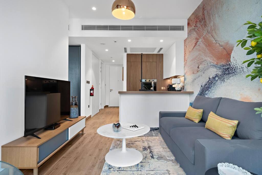 FIRST CLASS 1BR with Marina Infinity Views