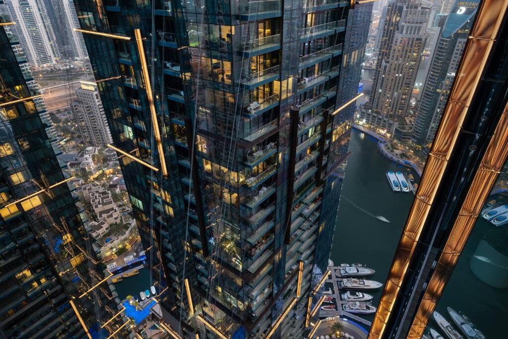 FIRST CLASS 1BR with Marina Infinity Views