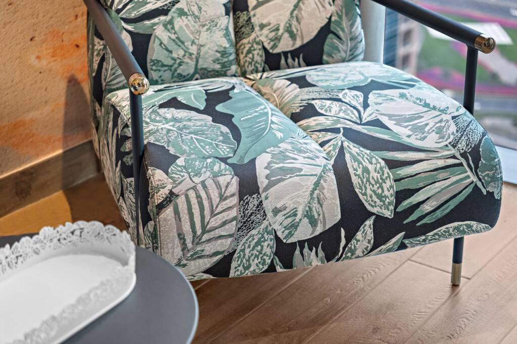 FIRST CLASS 1BR with Marina Infinity Views