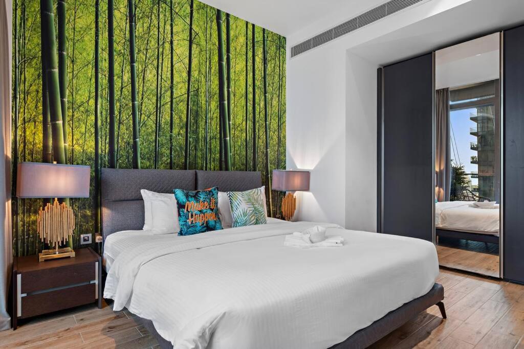 FIRST CLASS 1BR with Marina Infinity Views