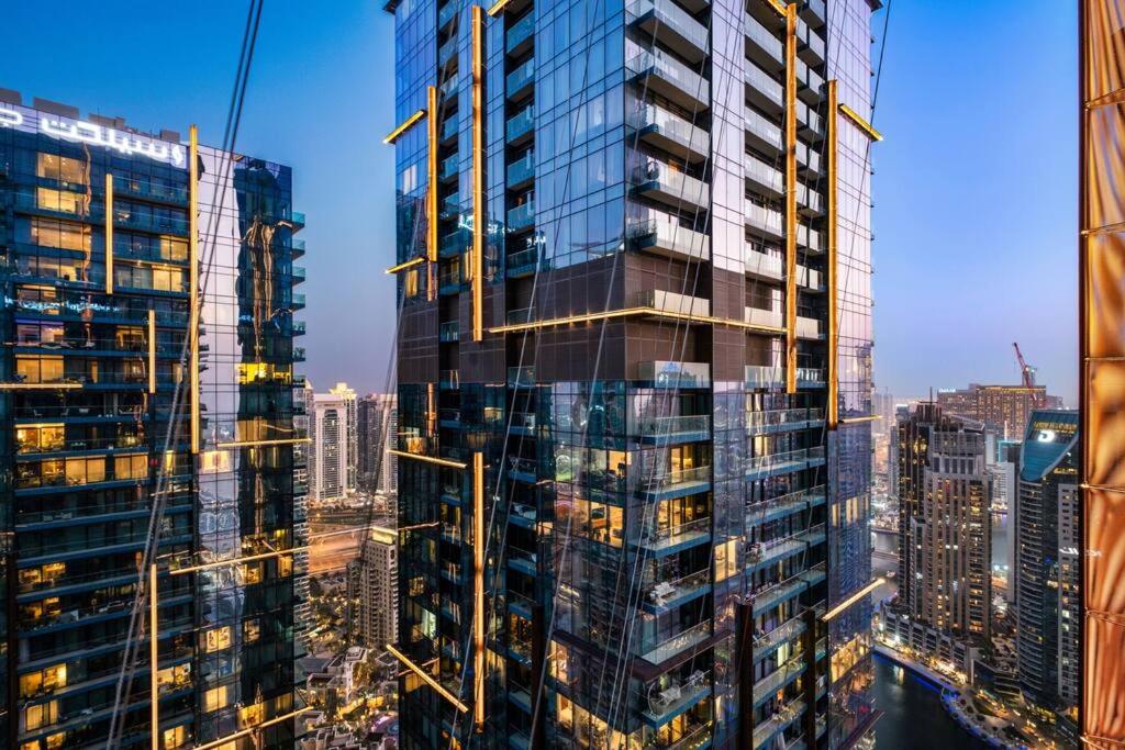 FIRST CLASS 1BR with Marina Infinity Views