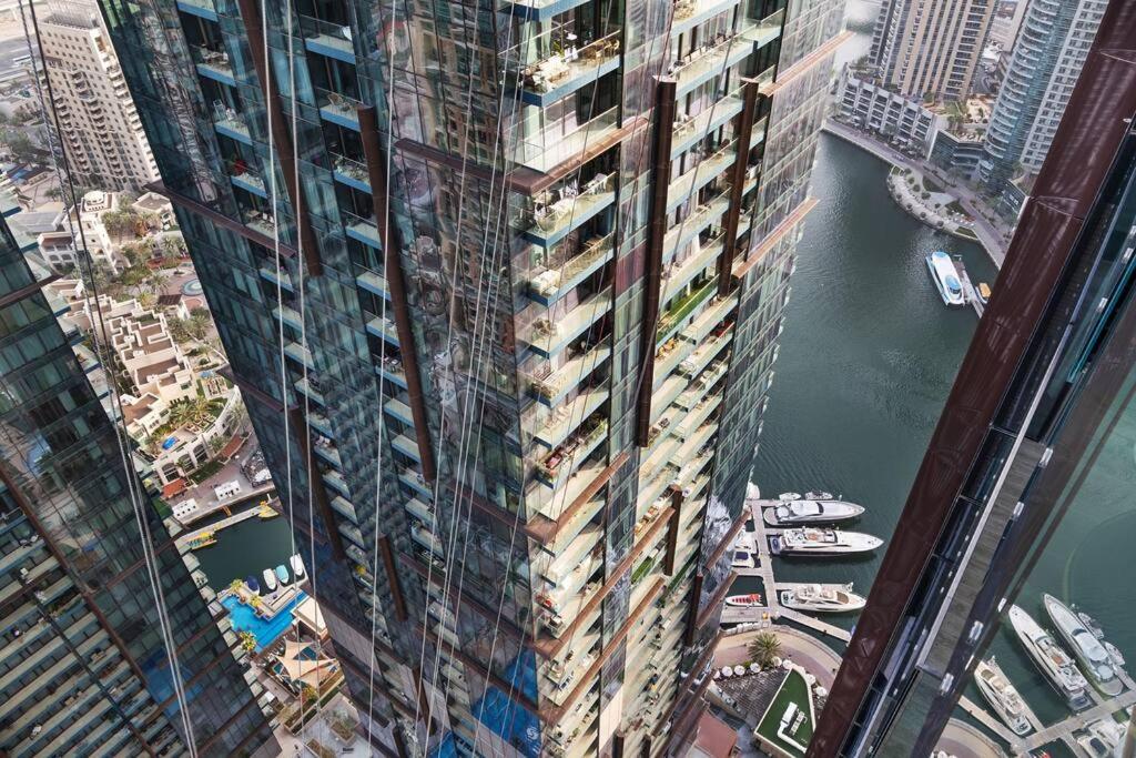 FIRST CLASS 1BR with Marina Infinity Views