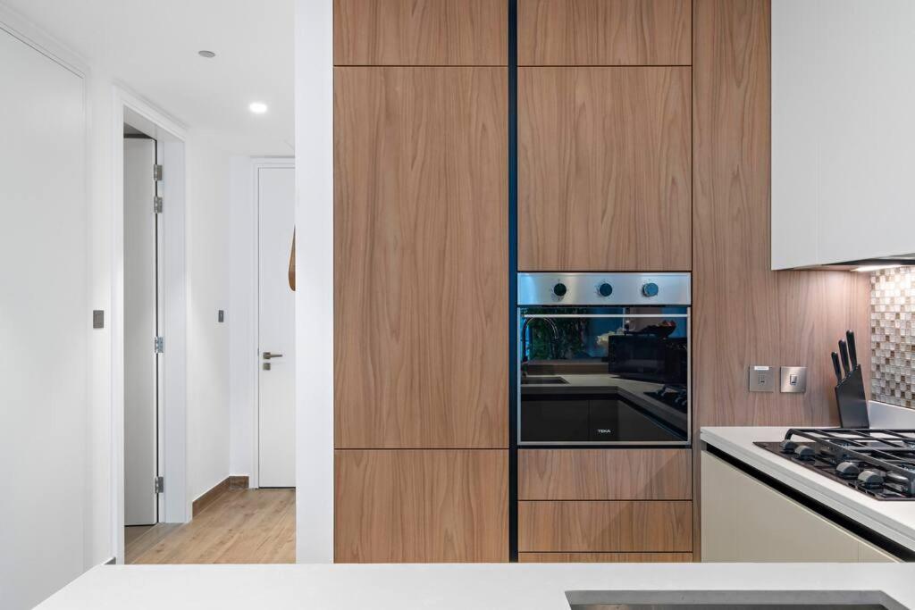 FIRST CLASS 1BR with Marina Infinity Views