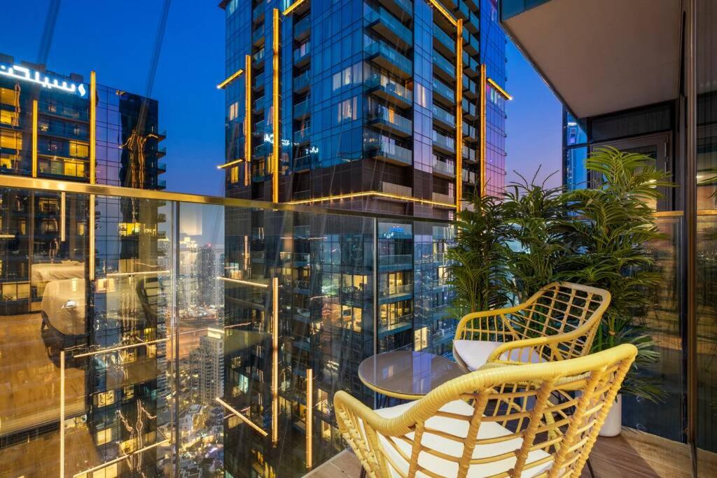 FIRST CLASS 1BR with Marina Infinity Views