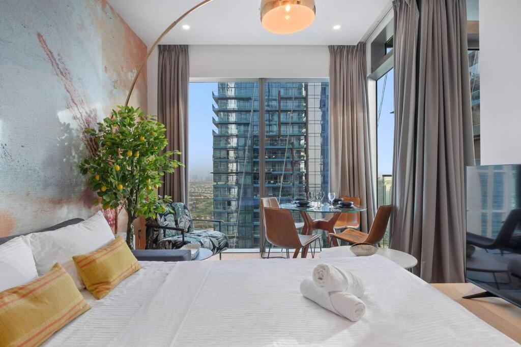 FIRST CLASS 1BR with Marina Infinity Views