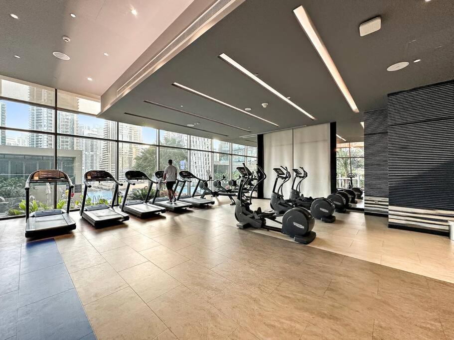 FIRST CLASS 1BR with Marina Infinity Views