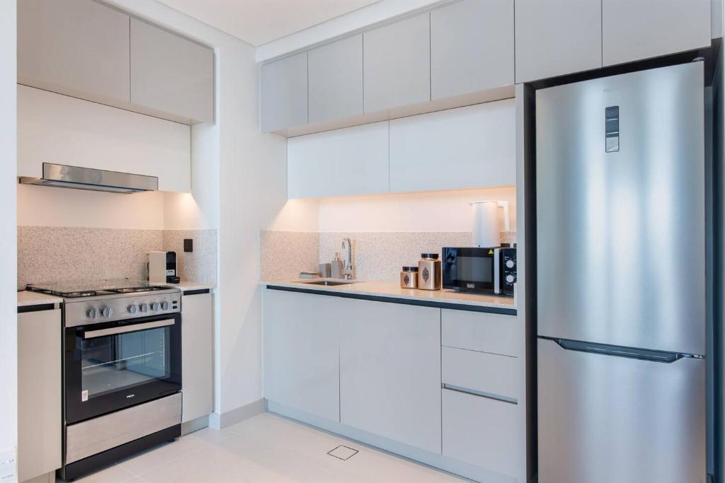 High Floor Beachfront 1br W Palm & Sea View!