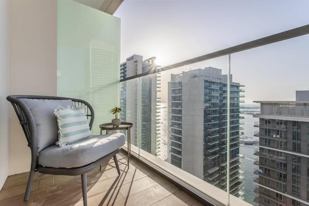 High Floor Beachfront 1br W Palm & Sea View!