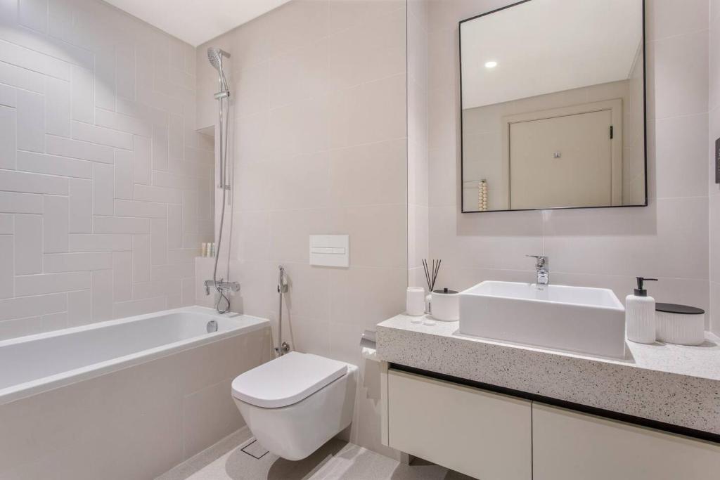 High Floor Beachfront 1br W Palm & Sea View!