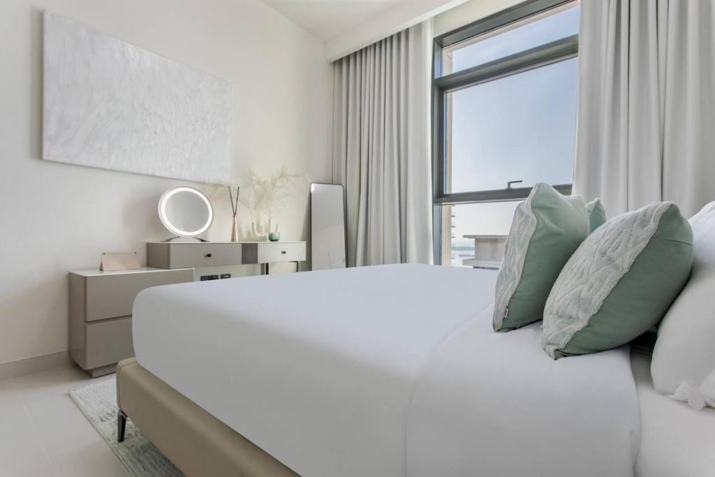 High Floor Beachfront 1br W Palm & Sea View!