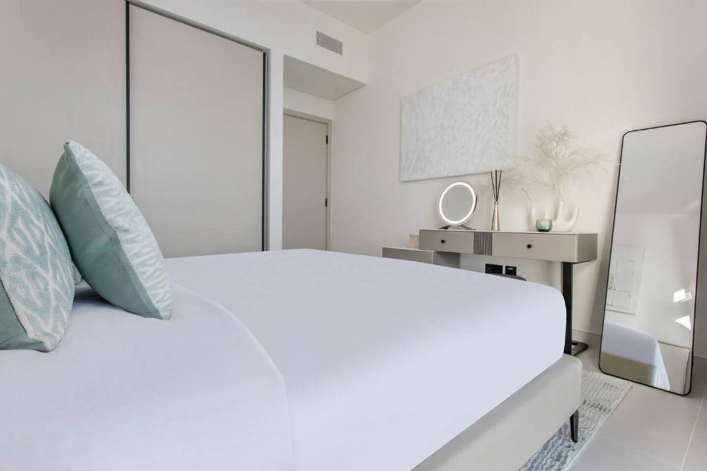 High Floor Beachfront 1br W Palm & Sea View!