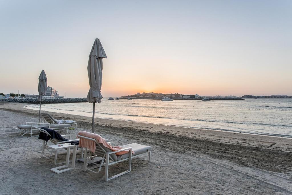 High Floor Beachfront 1br W Palm & Sea View!