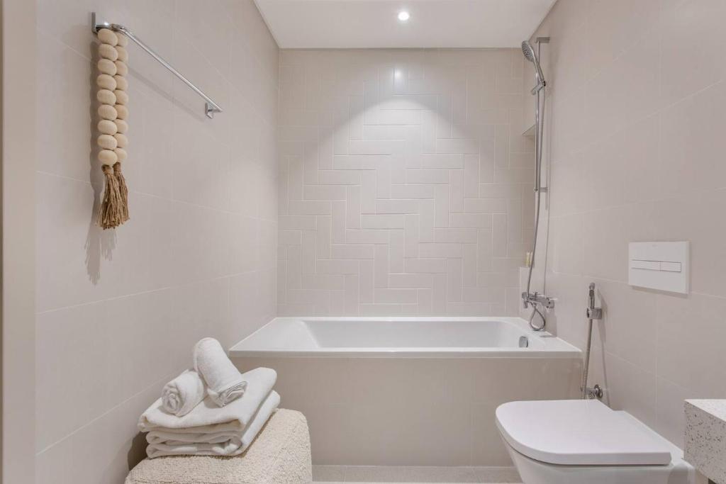 High Floor Beachfront 1br W Palm & Sea View!