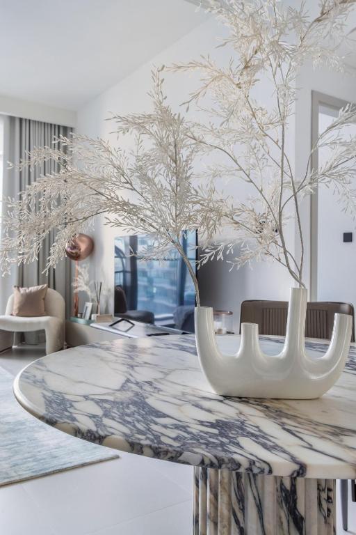 High Floor Beachfront 1br W Palm & Sea View!