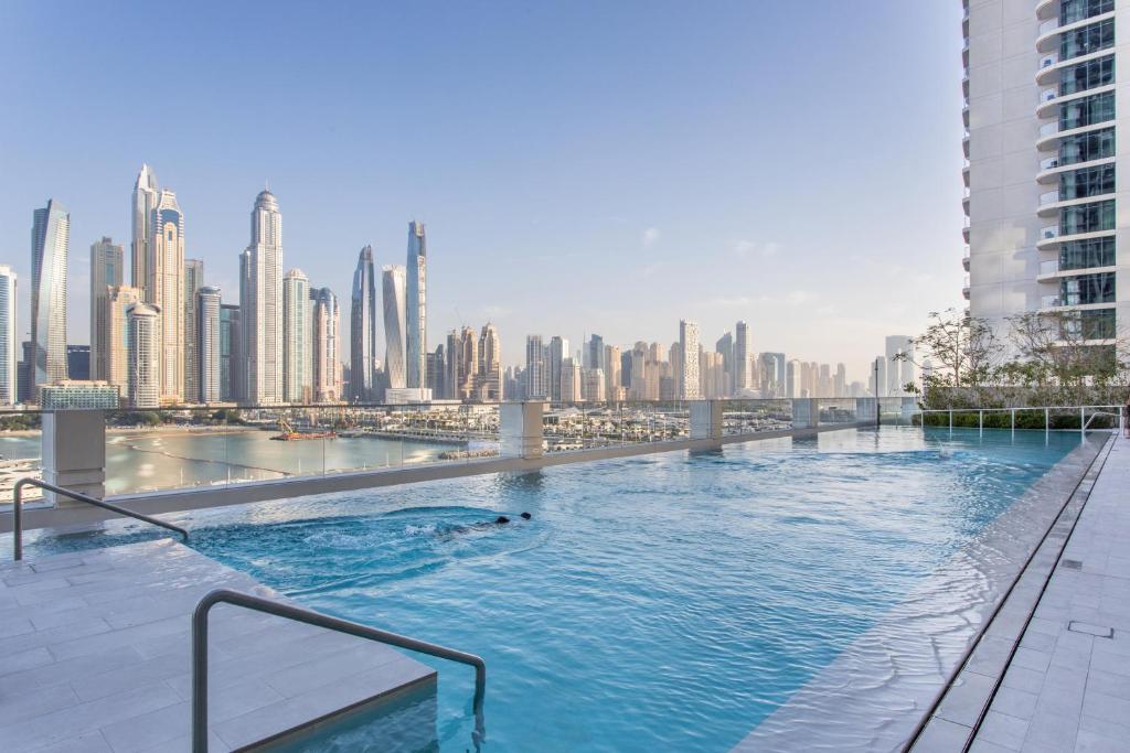 High Floor Beachfront 1br W Palm & Sea View!