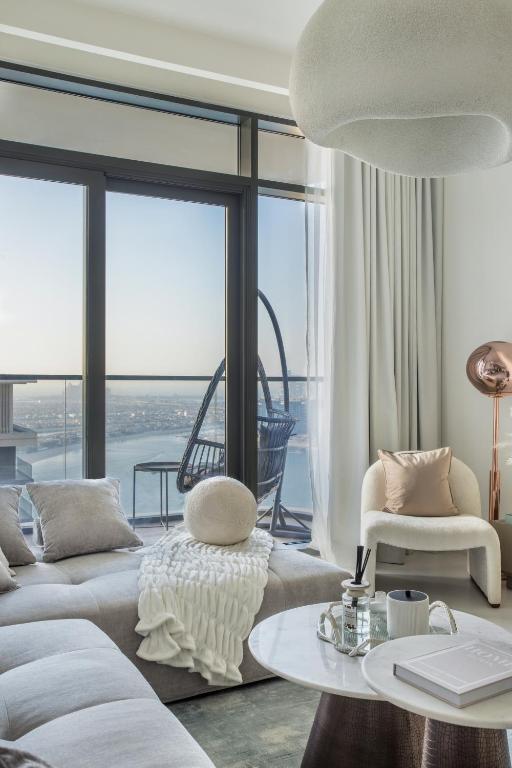 High Floor Beachfront 1br W Palm & Sea View!