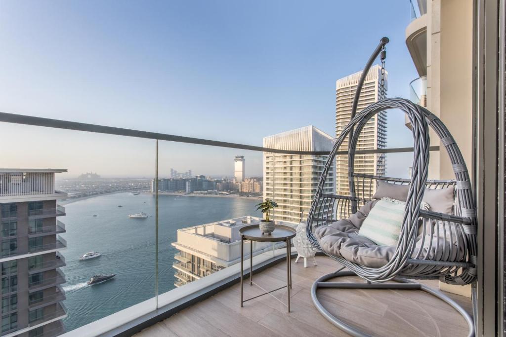 High Floor Beachfront 1br W Palm & Sea View!