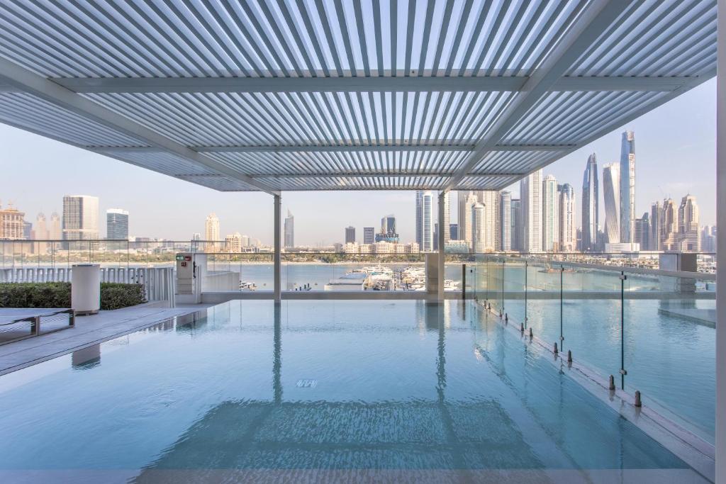 High Floor Beachfront 1br W Palm & Sea View!