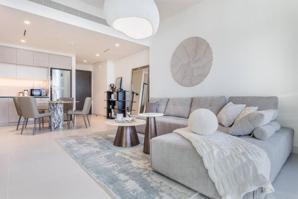 High Floor Beachfront 1br W Palm & Sea View!