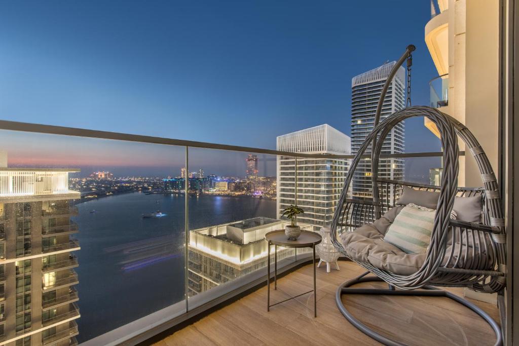 High Floor Beachfront 1br W Palm & Sea View!