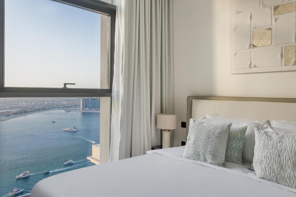 High Floor Beachfront 1br W Palm & Sea View!