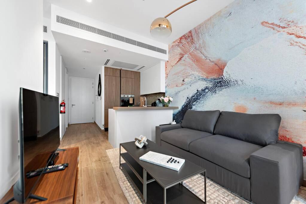 FIRST CLASS 1BR with Marina Infinity Views