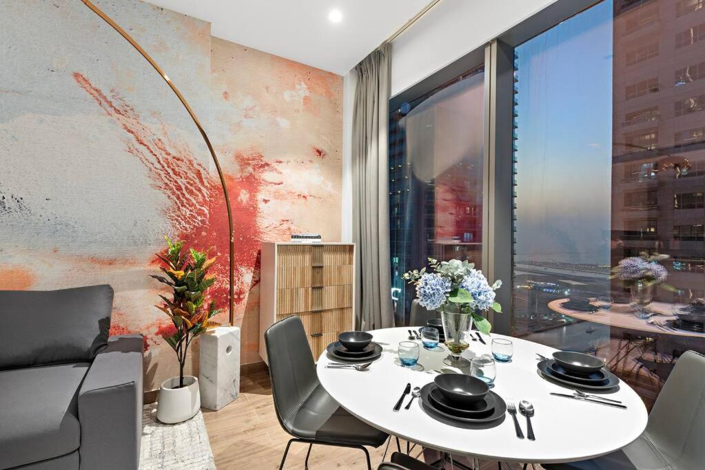 FIRST CLASS 1BR with Marina Infinity Views