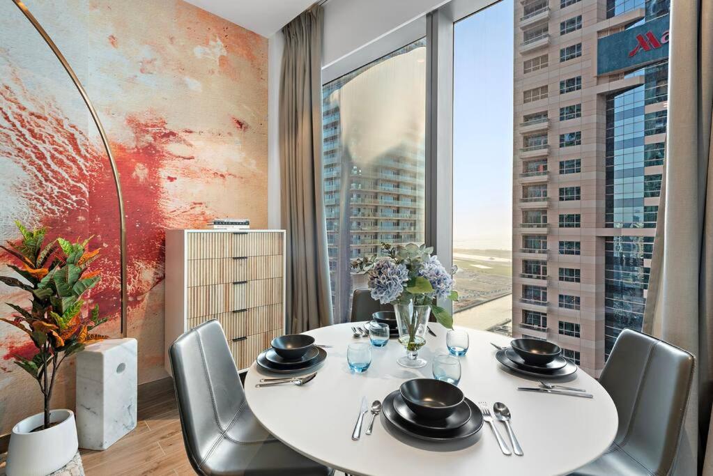 FIRST CLASS 1BR with Marina Infinity Views